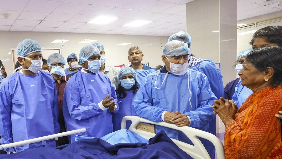 <div class="paragraphs"><p>Tamil Nadu Deputy Chief Minister Udhayanidhi Stalin, left, with state Minister for Medical and Family Welfare Ma Subramanian and others during a visit to Kalaignar Centenary Super Speciality Hospital after its oncologist Balaji was stabbed by the son of a patient.</p></div>