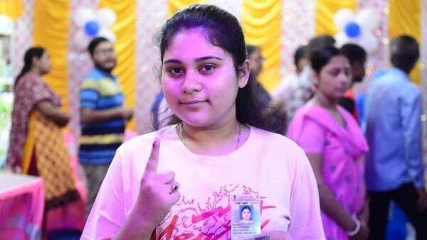 <div class="paragraphs"><p>A voter shows her finger marked with indelible ink after casting vote during Naihati assembly constituency bypoll, in North 24 Parganas district, West Bengal.</p></div>