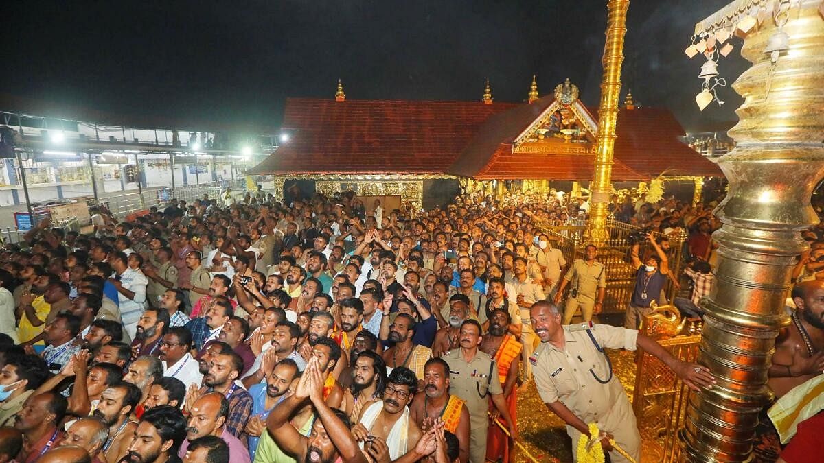 <div class="paragraphs"><p>Pilgrims at Sabarimala</p></div>