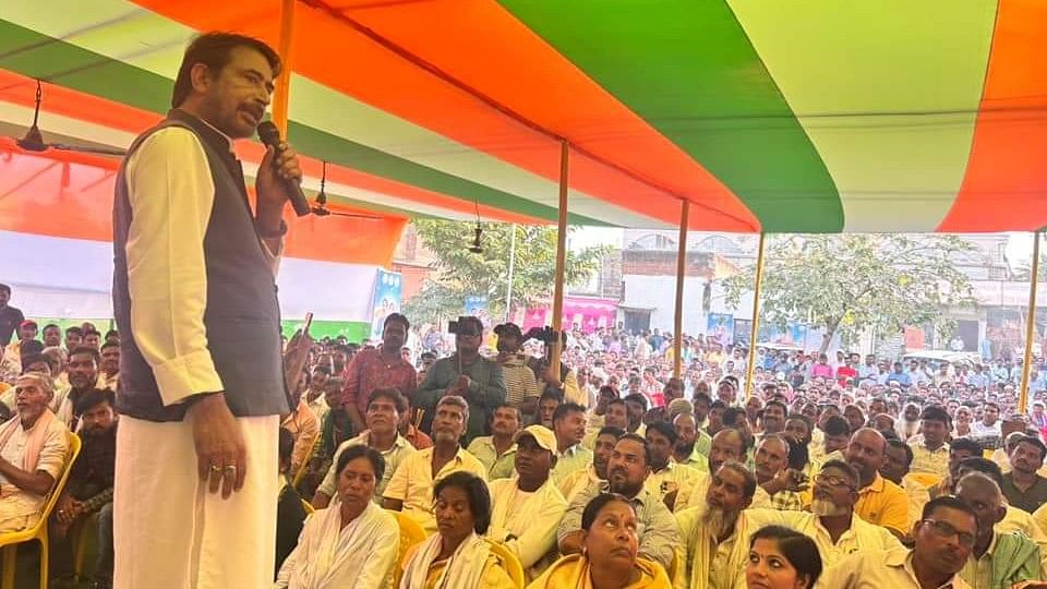 <div class="paragraphs"><p>Ghulam Ahmad Mir addresses a rally in&nbsp;Chandrapura.&nbsp;</p></div>