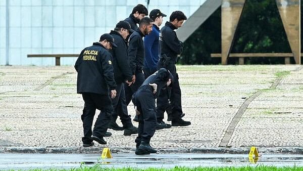 <div class="paragraphs"><p>Federal police inspects the ground after a suspect in a bomb attack killed himself outside the Brazilian Supreme Court building the morning after explosions in the Three Powers Square in Brasilia</p></div>