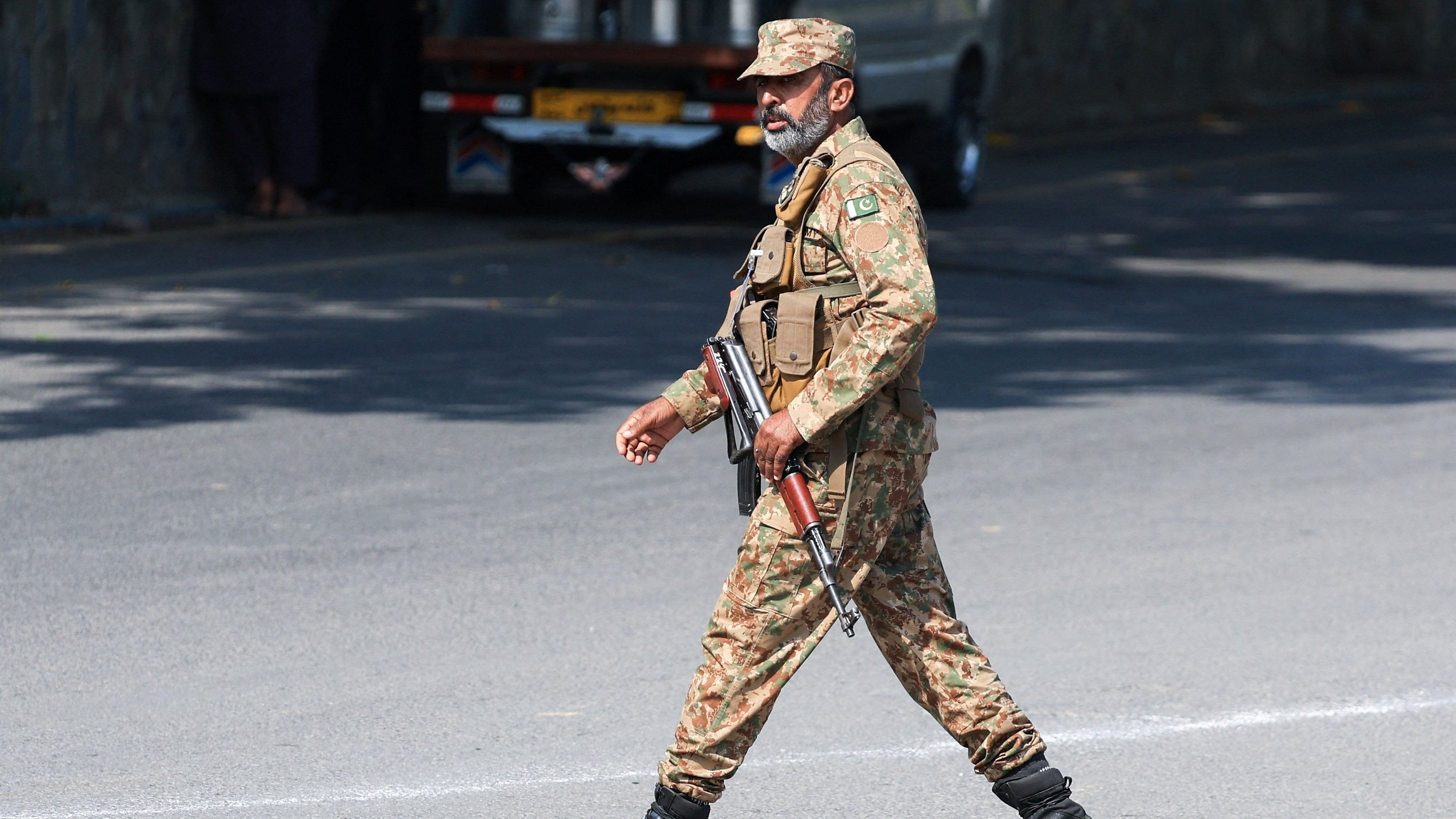 <div class="paragraphs"><p>A Pakistani Army soldier.</p></div>