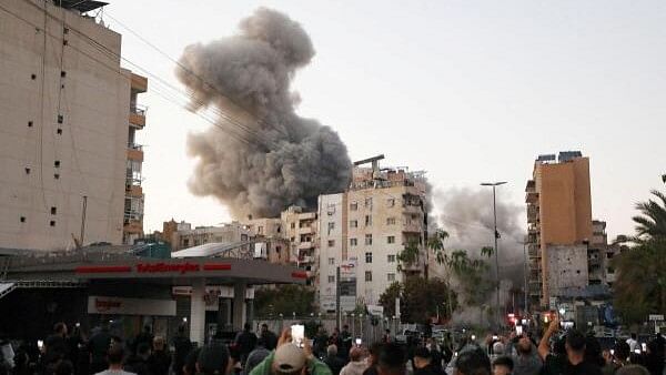 <div class="paragraphs"><p>People and journalists gather as they film an Israeli strike on Beirut's southern suburbs, amid the ongoing hostilities between Hezbollah and Israeli forces, Lebanon, November 14, 2024.</p></div>