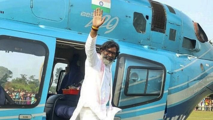 <div class="paragraphs"><p>Jharkhand Chief Minister Hemant Soren waves to supporters during an election campaign amid the state Assembly elections.</p></div>