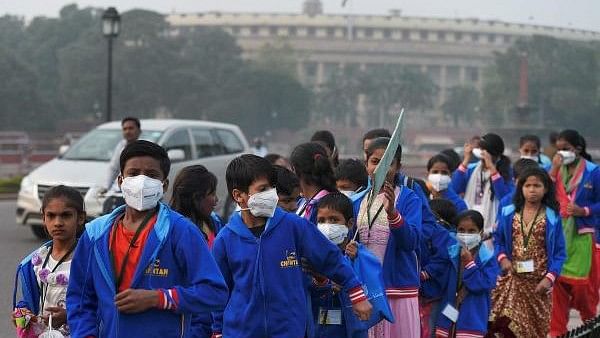 <div class="paragraphs"><p>Children wearing air pollution masks in Delhi</p></div>