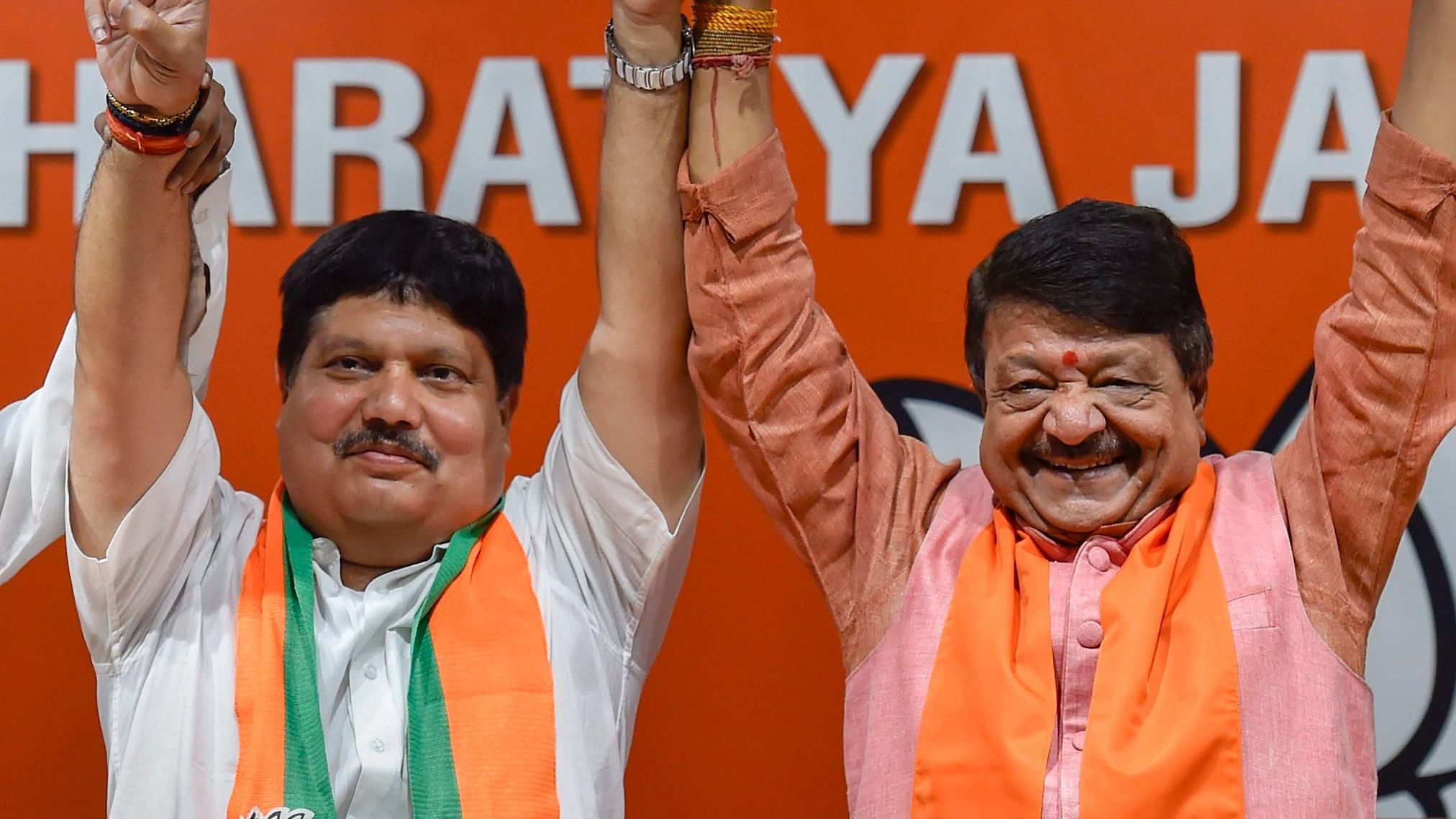 <div class="paragraphs"><p>Arjun Singh with BJP senior leader Kailash Vijayvargiya</p></div>