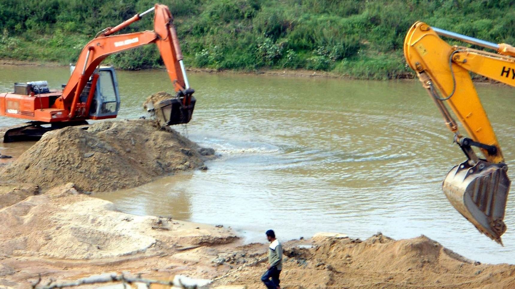 <div class="paragraphs"><p>Illegal mining to be probed by&nbsp;Lokayukta Special Investigation Team (SIT).</p></div>