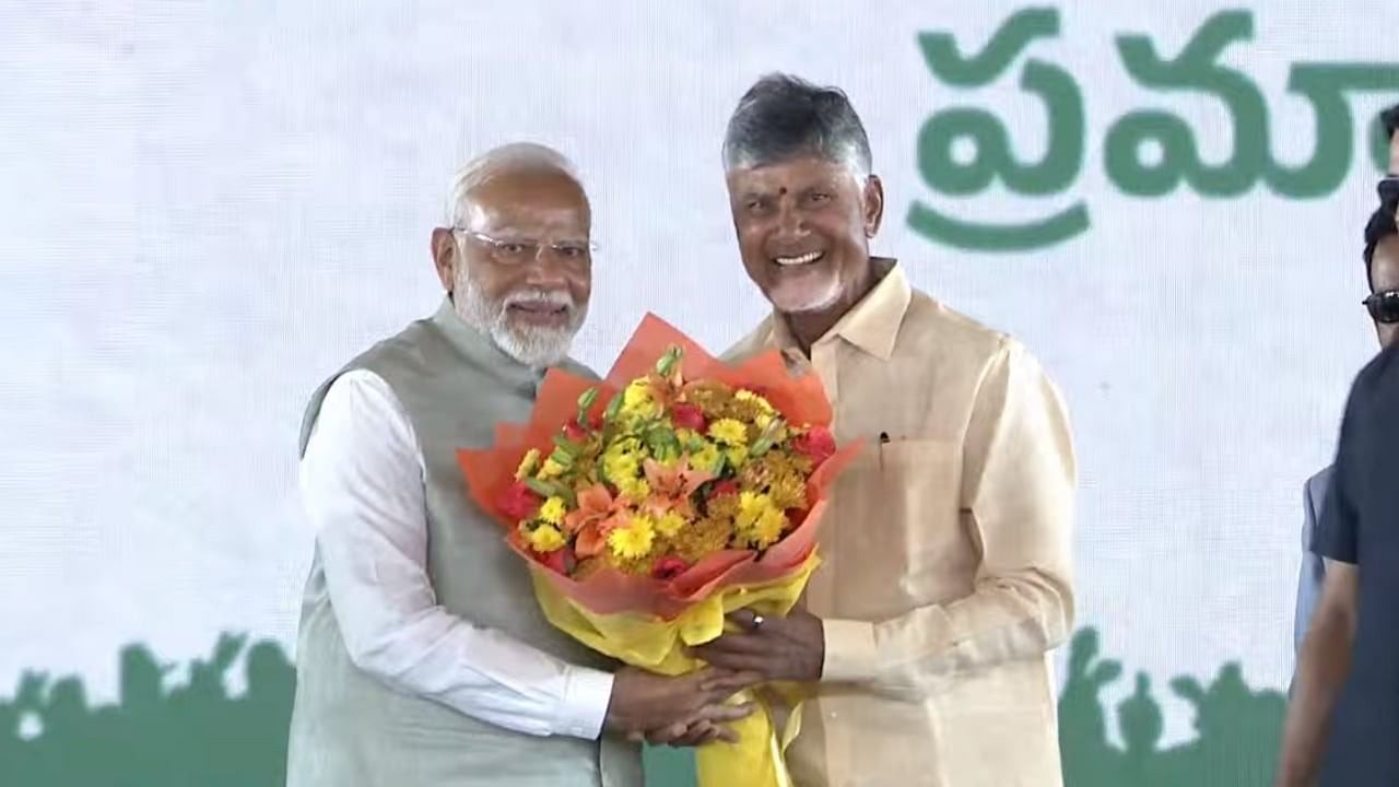 <div class="paragraphs"><p>TDP chief Chandrababu Naidu seen here with PM Modi </p></div>