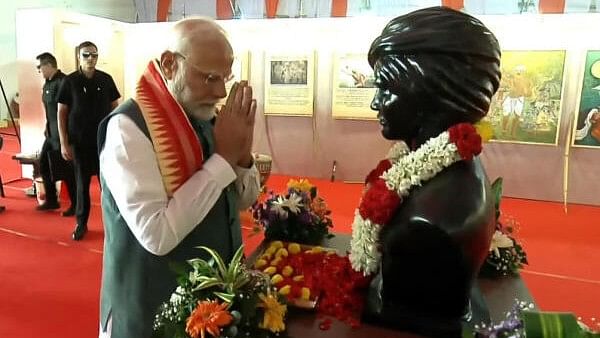 <div class="paragraphs"><p>Prime Minister Narendra Modi pays tribute to freedom fighter Birsa Munda on his birth anniversary, also celebrated as ‘Janjatiya Gaurav Divas’, during an event, in Jamui, Bihar, Friday.</p></div>