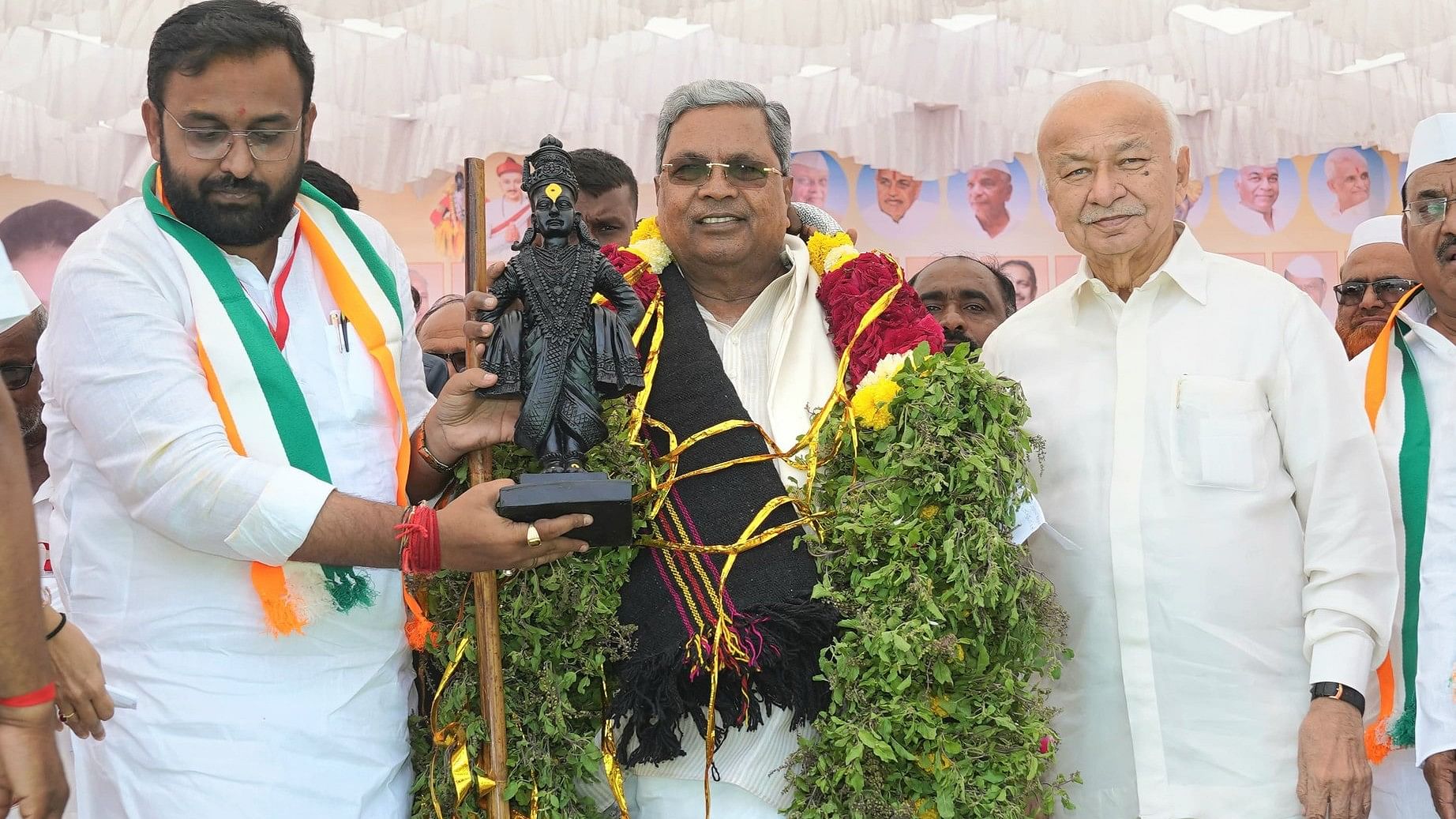 <div class="paragraphs"><p>Karnataka Chief Minister Siddaramaiah&nbsp;at Mangalveda in Solapur district of Maharashtra</p></div>