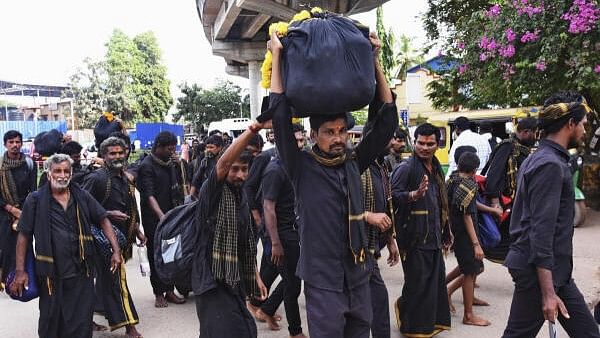 <div class="paragraphs"><p>Devotees wearing black clothes arrive at the Ernamkulam railway station to visit the Sabarimala Lord Ayyappa temple, in Kochi district.</p></div>