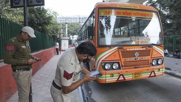 <div class="paragraphs"><p>Officials of Delhi Transport department check a bus at the Kashmere Gate ISBT, after the Delhi government imposed restrictions under Graded Response Action Plan (GRAP) III, in New Delhi, Saturday.&nbsp;</p></div>