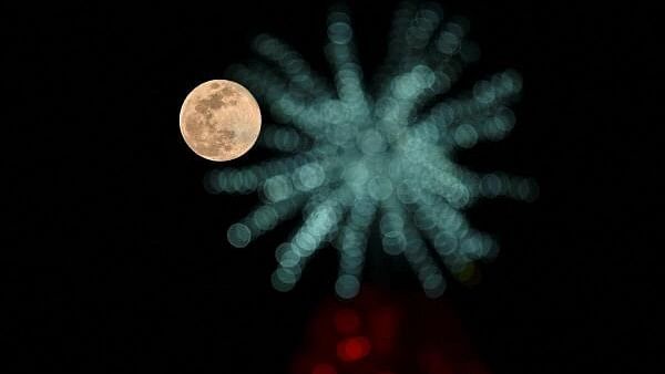 <div class="paragraphs"><p>The last supermoon of 2024 is seen next to a christmas tree, in Caracas, Venezuela November 15, 2024.</p></div>