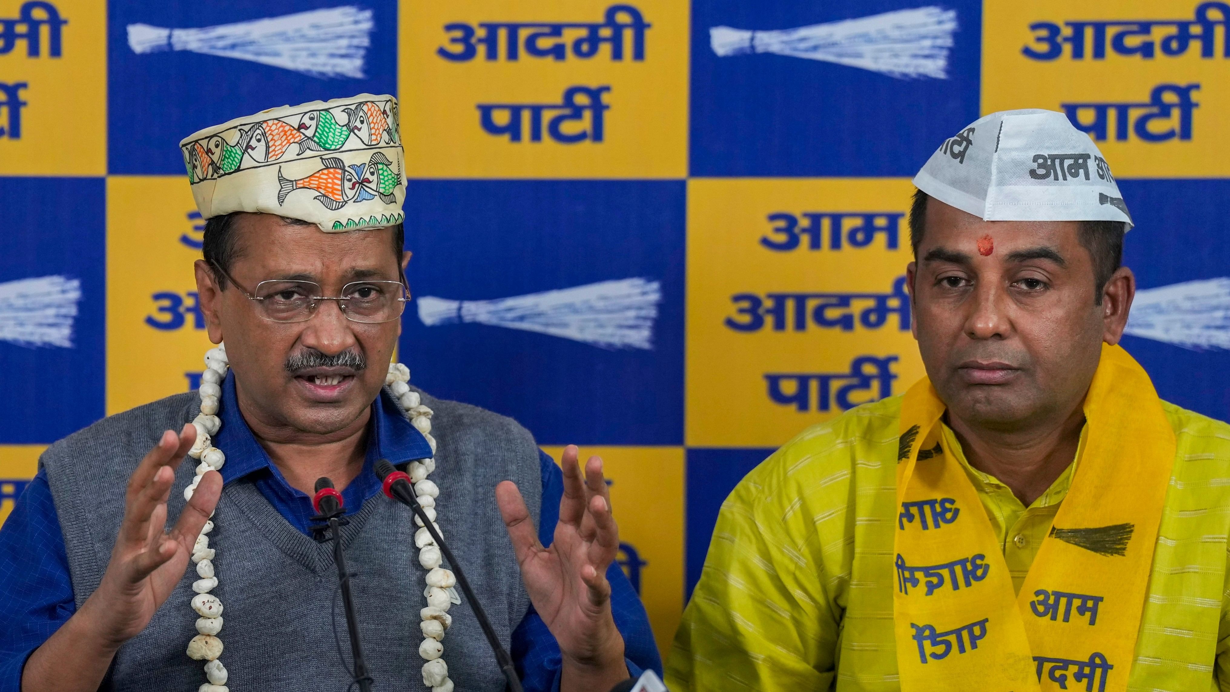 <div class="paragraphs"><p>AAP national convener Arvind Kejriwal with former BJP MLA Anil Jha after the latter joined the party, at AAP office, in New Delhi.</p></div>