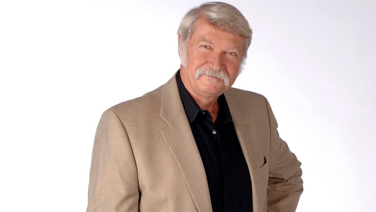 <div class="paragraphs"><p>Bela Karolyi</p></div>