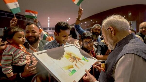 <div class="paragraphs"><p>Prime Minister Narendra Modi receives a warm welcome from the Indian community upon arriving in Rio de Janeiro.</p></div>