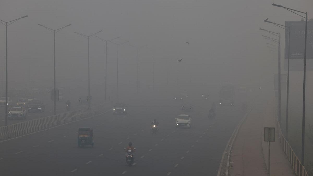 <div class="paragraphs"><p>Traffic passes on a road as the sky is enveloped with smog after Delhi's air quality turned "severe" due to alarming air pollution, in New Delhi.</p></div>