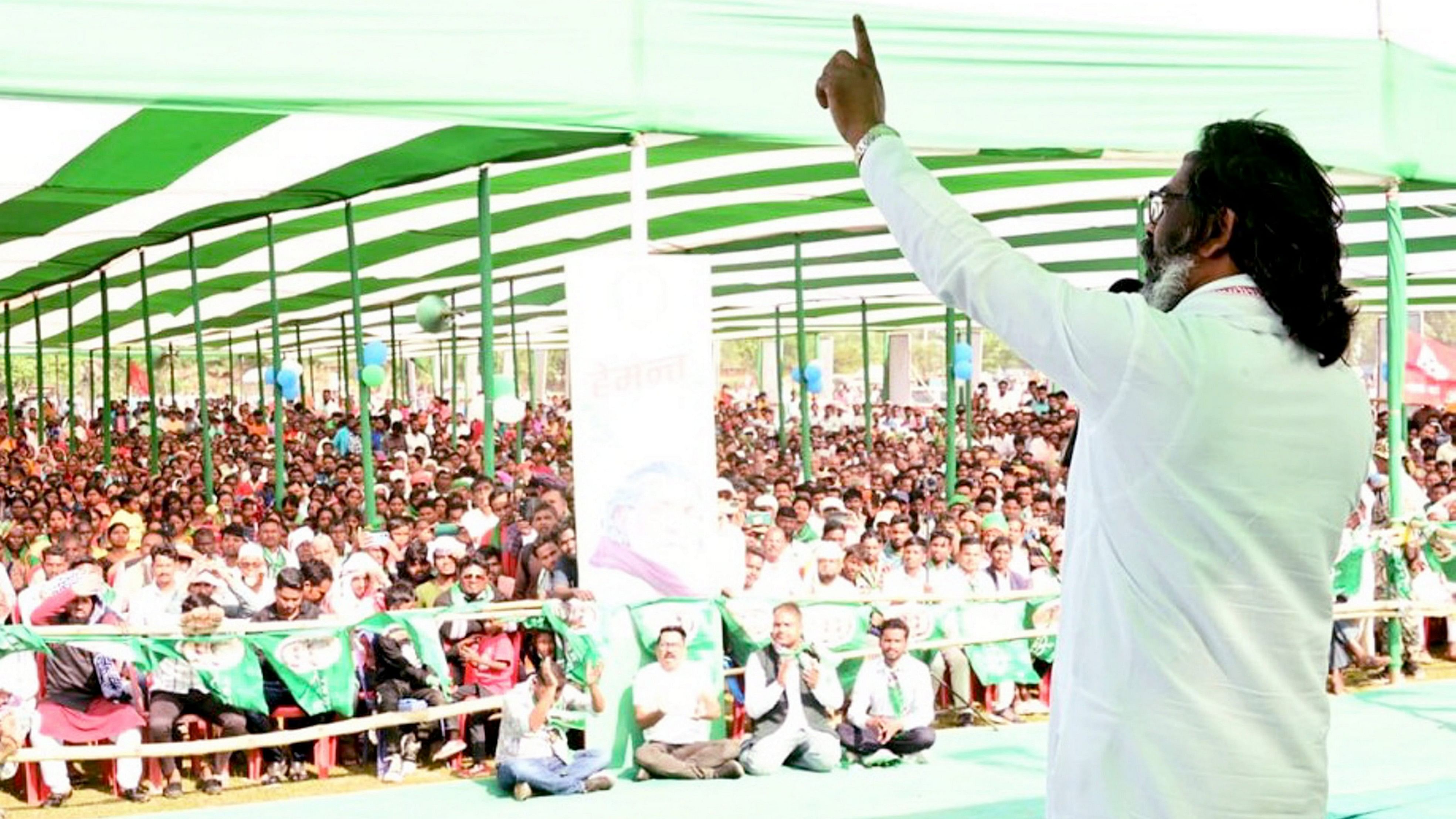 <div class="paragraphs"><p>Jharkhand Chief Minister Hemant Soren addresses a public meeting ahead of the second phase of the state Assembly elections, at Gandey assembly constituency, in Giridih district of Jharkhand. </p></div>