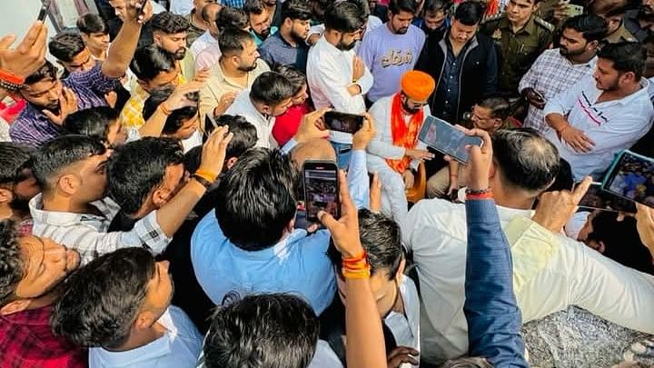 <div class="paragraphs"><p>The Sena's president, Veeru Singh, seen here meeting Vishal's family in Hauli Ballia village</p></div>