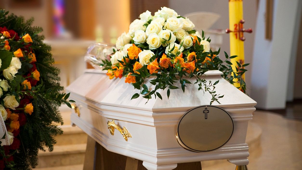 <div class="paragraphs"><p>Representative image of a coffin.</p></div>