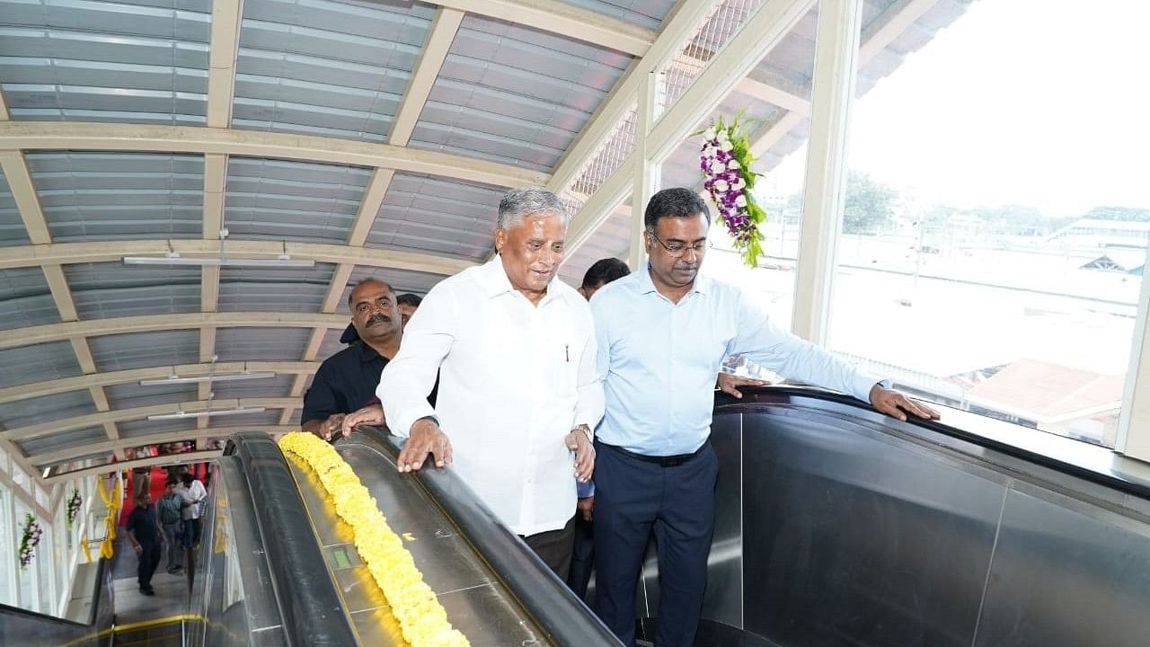 <div class="paragraphs"><p>Minister of State for Railways V Somanna and Bengaluru Divisional Railway Manager Yogesh Mohan at the inauguration of the escalators at KSR Bengaluru. </p></div>