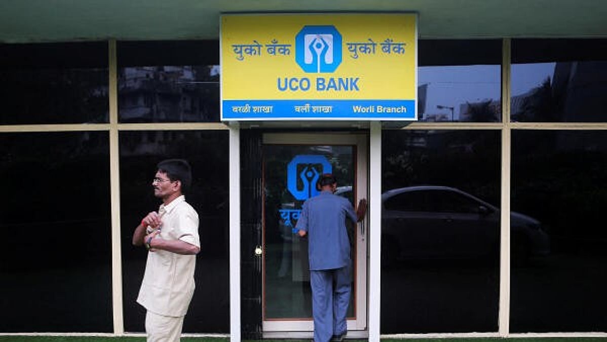 India plans minority stake sale in four state-run banks