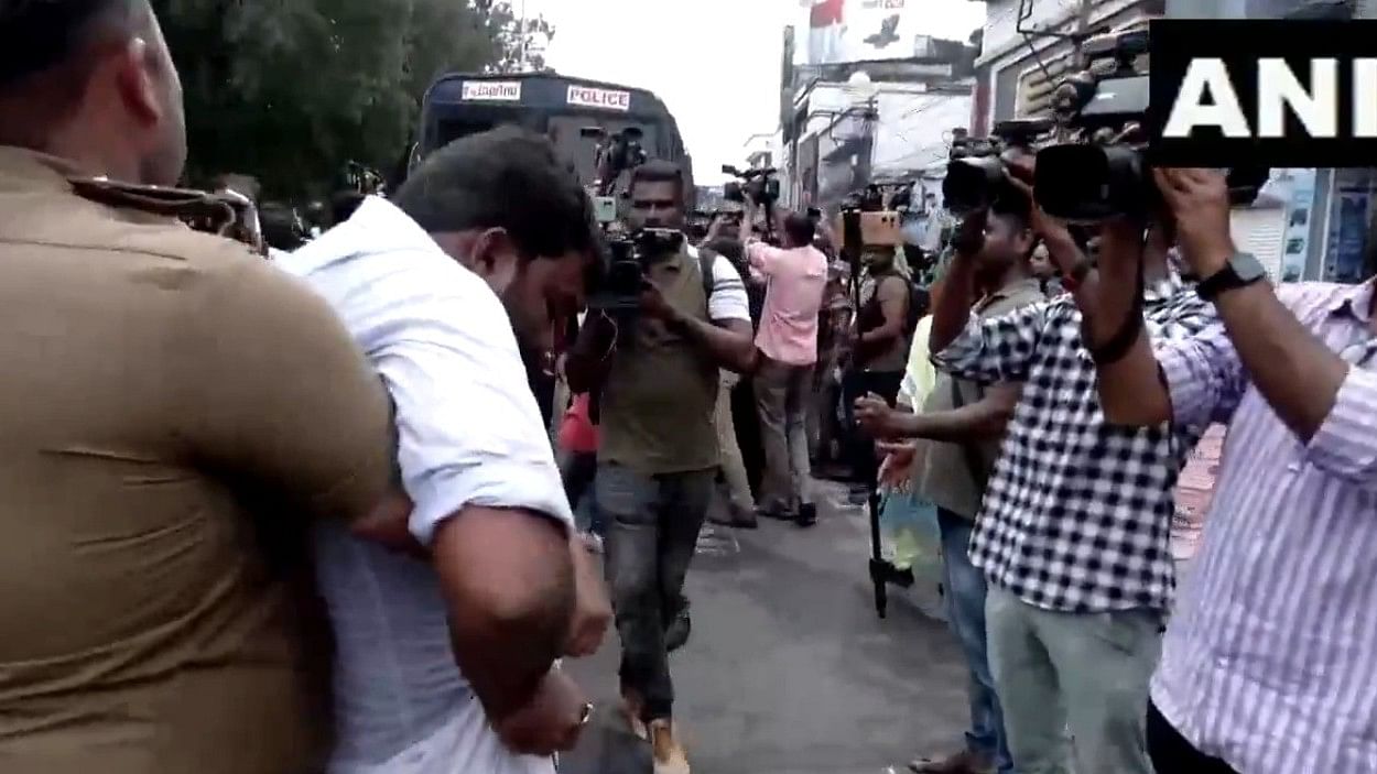 <div class="paragraphs"><p>Screengrab of video showing cops detaining protesters&nbsp;</p></div>