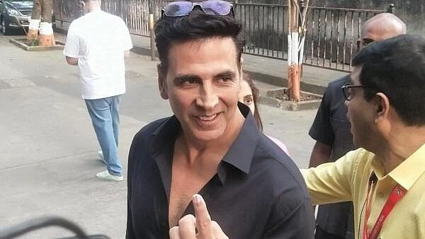 <div class="paragraphs"><p>Actor Akshay Kumar shows his finger marked with indelible ink after casting vote at a polling station during the Maharashtra Assembly elections, in Mumbai.</p></div>