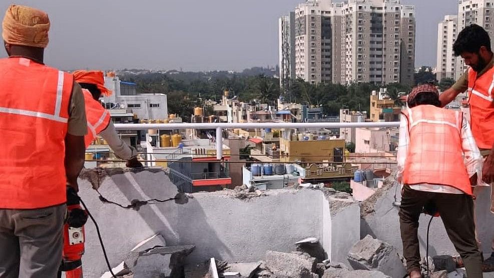 <div class="paragraphs"><p>The civic body deployed 20 workers to demolish the structure, built on a plot measuring 40x70 sqft. </p></div>