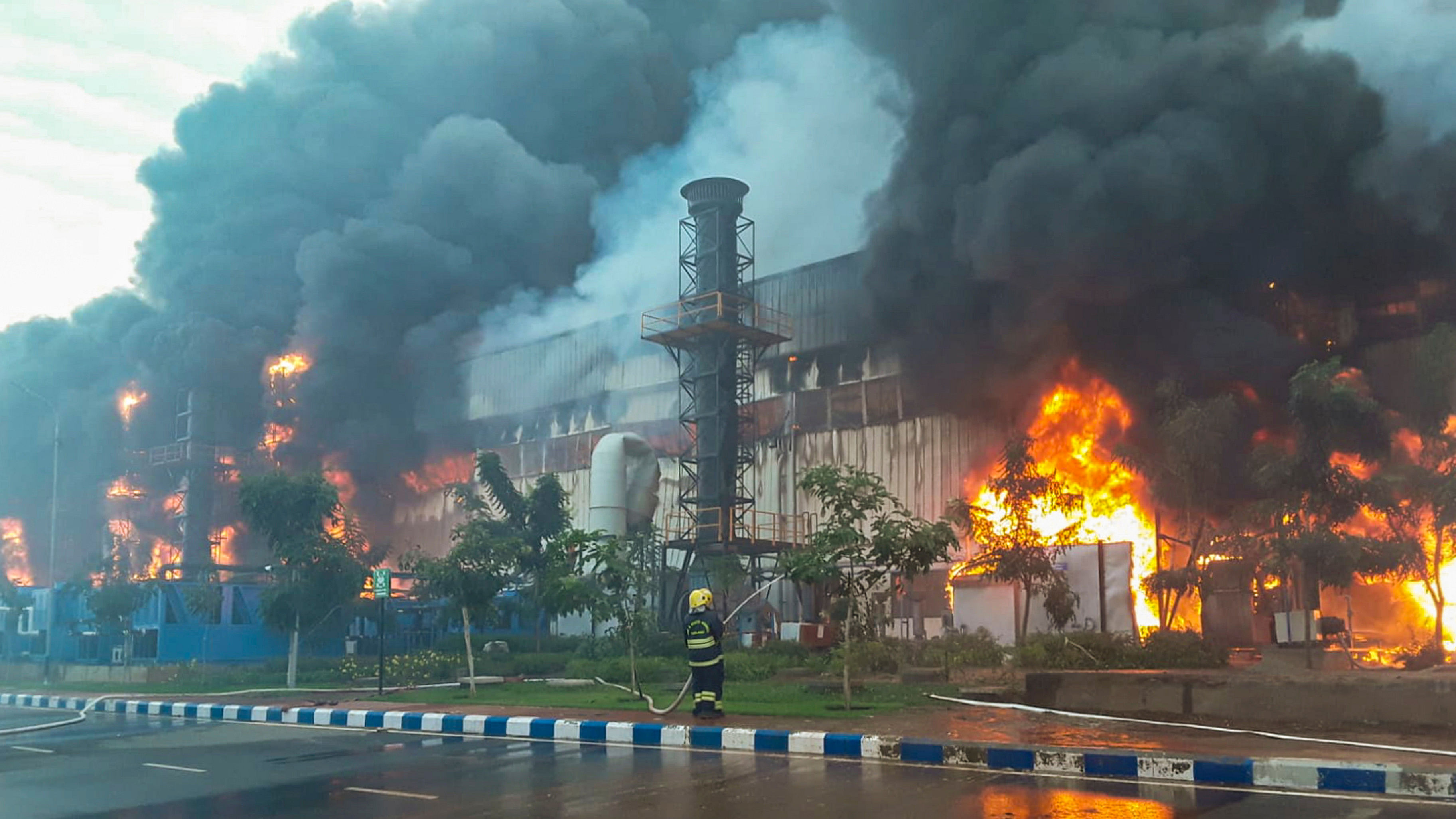 <div class="paragraphs"><p>Representative image of a factory on fire</p></div>