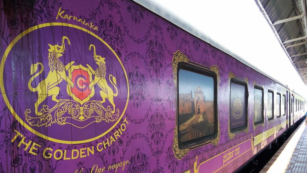 <div class="paragraphs"><p>Golden Chariot Train.</p></div>