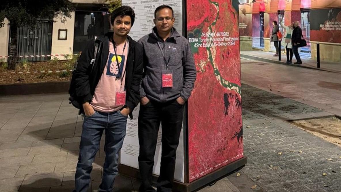 <div class="paragraphs"><p>Film Director Ronak Sing and Expedition Leader Umesh Zirpe at the&nbsp;Torello Mountain Film Festival in Spain.</p></div>