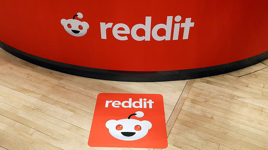 <div class="paragraphs"><p>Reddit's logo</p></div>