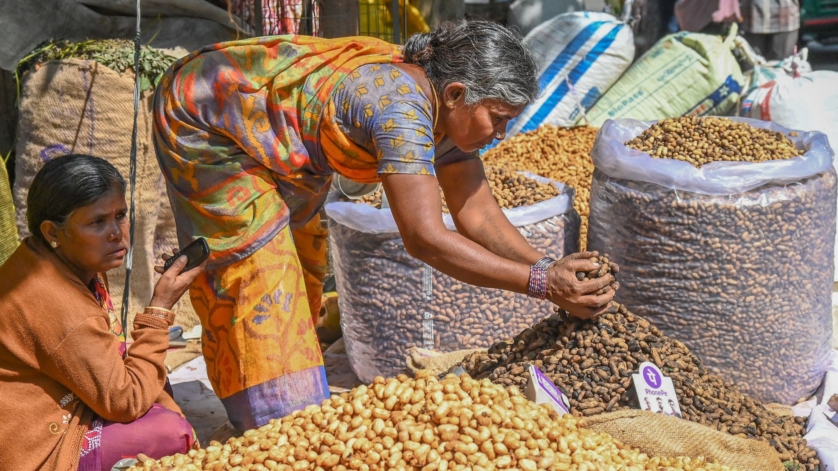 <div class="paragraphs"><p>Vendors await customers at the Kadalekayi Parishe (peanut fair) at Bull Temple Road in Basavanagudi on Friday.</p></div>