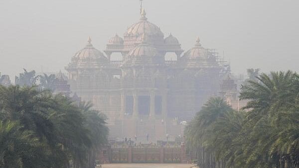 <div class="paragraphs"><p>Smog in Delhi</p></div>