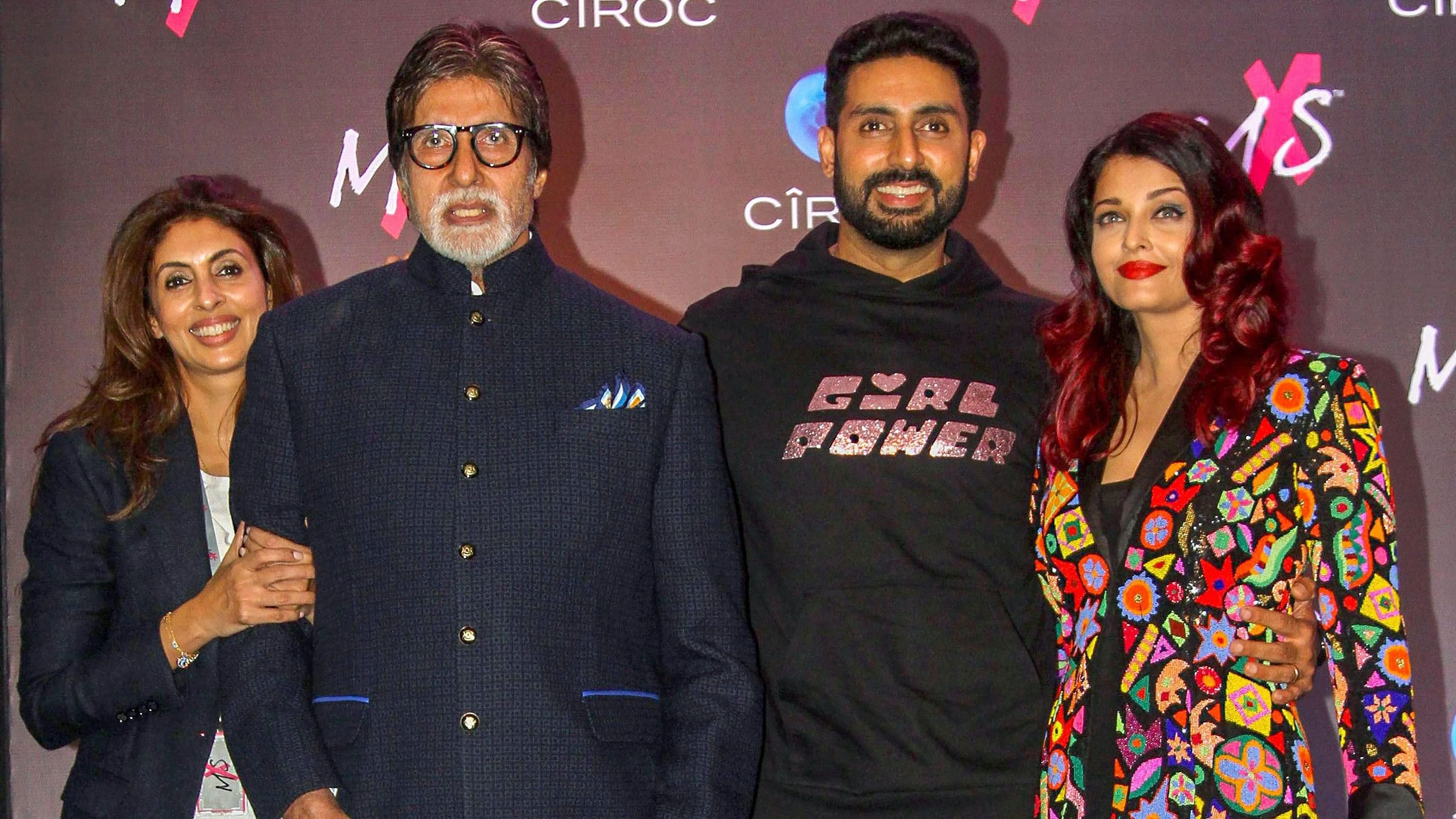 <div class="paragraphs"><p>Bachchan family members Amitabh Bachchan, Abhishek Bachchan and Aishwarya Rai Bachchan pose for a photo.</p></div>