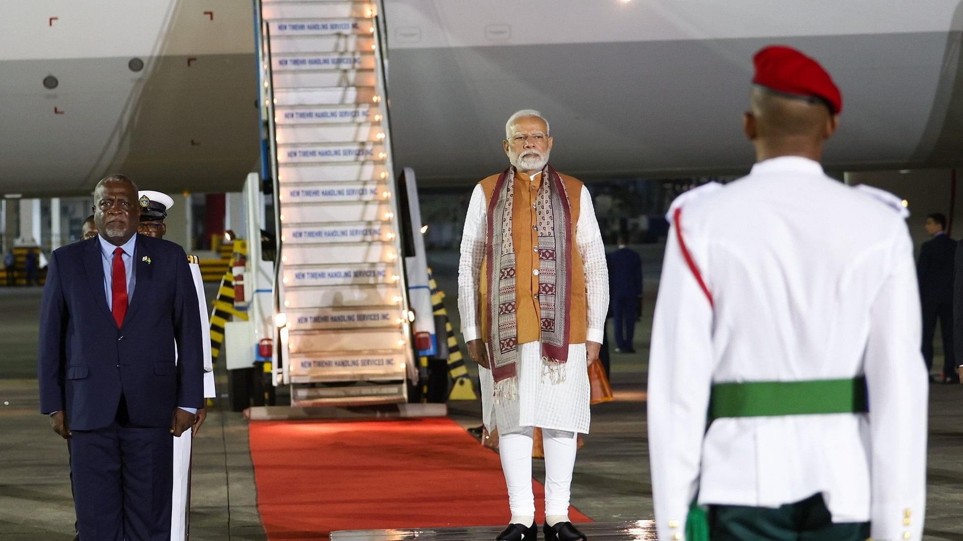 <div class="paragraphs"><p>PM Modi emplanes for New Delhi.</p></div>