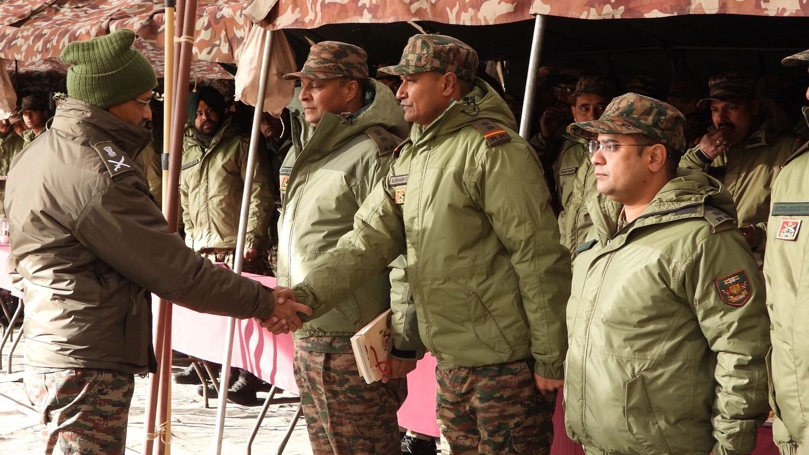 <div class="paragraphs"><p>Army’s northern commander visits Ladakh; interacts with troops</p></div>