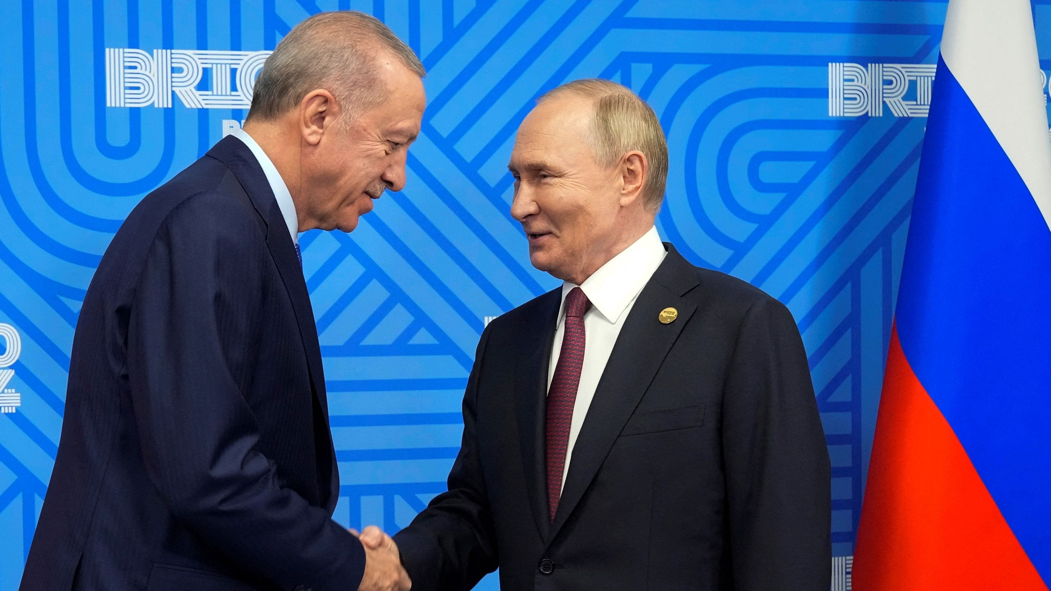 <div class="paragraphs"><p>Russian President Vladimir Putin meets with Turkish President Recep Tayyip Erdogan.</p></div>