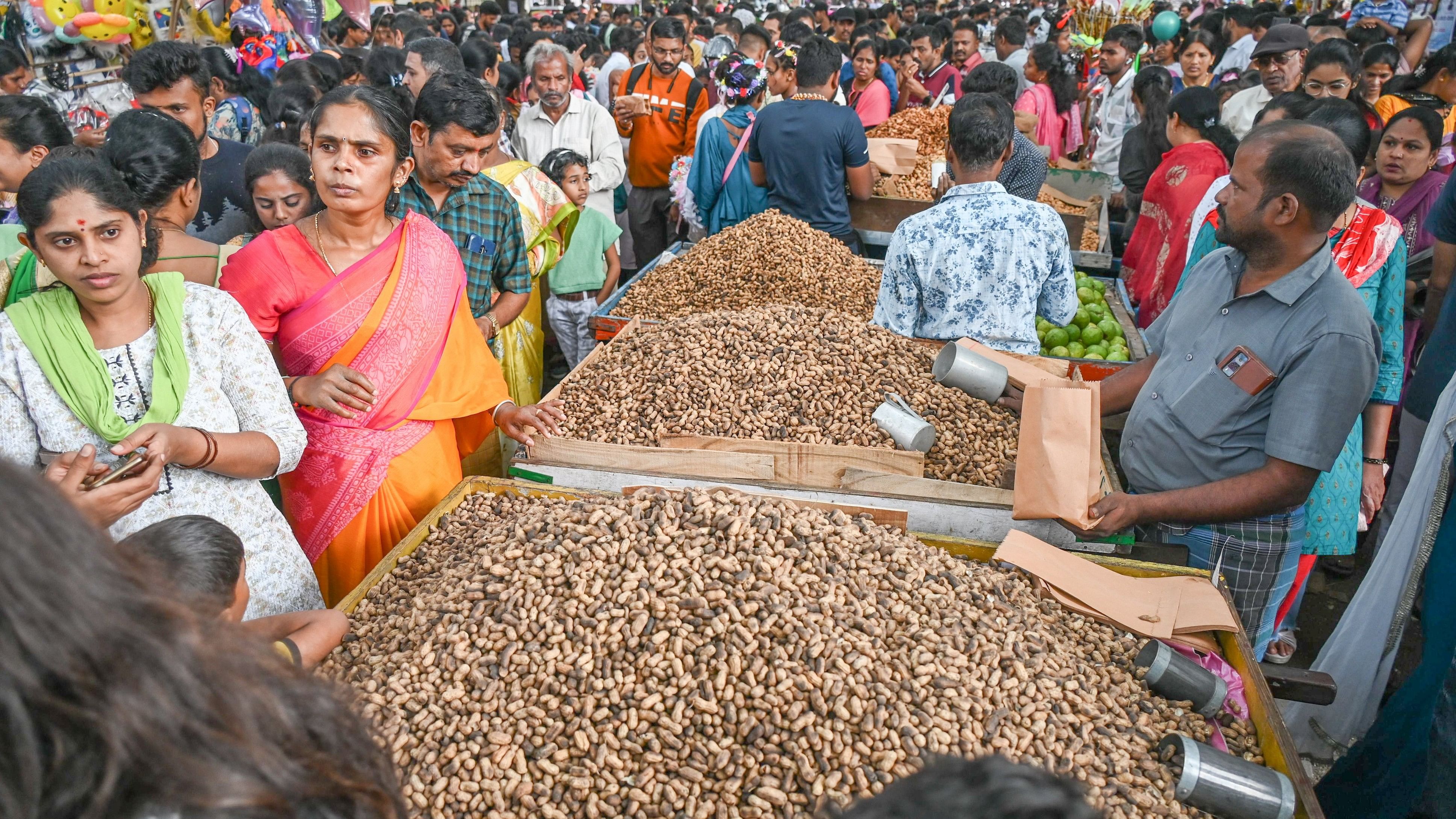 <div class="paragraphs"><p>People visit Bull Temple Road in Basavanagudi on the eve of Kadalekai Parishe on Sunday. </p></div>