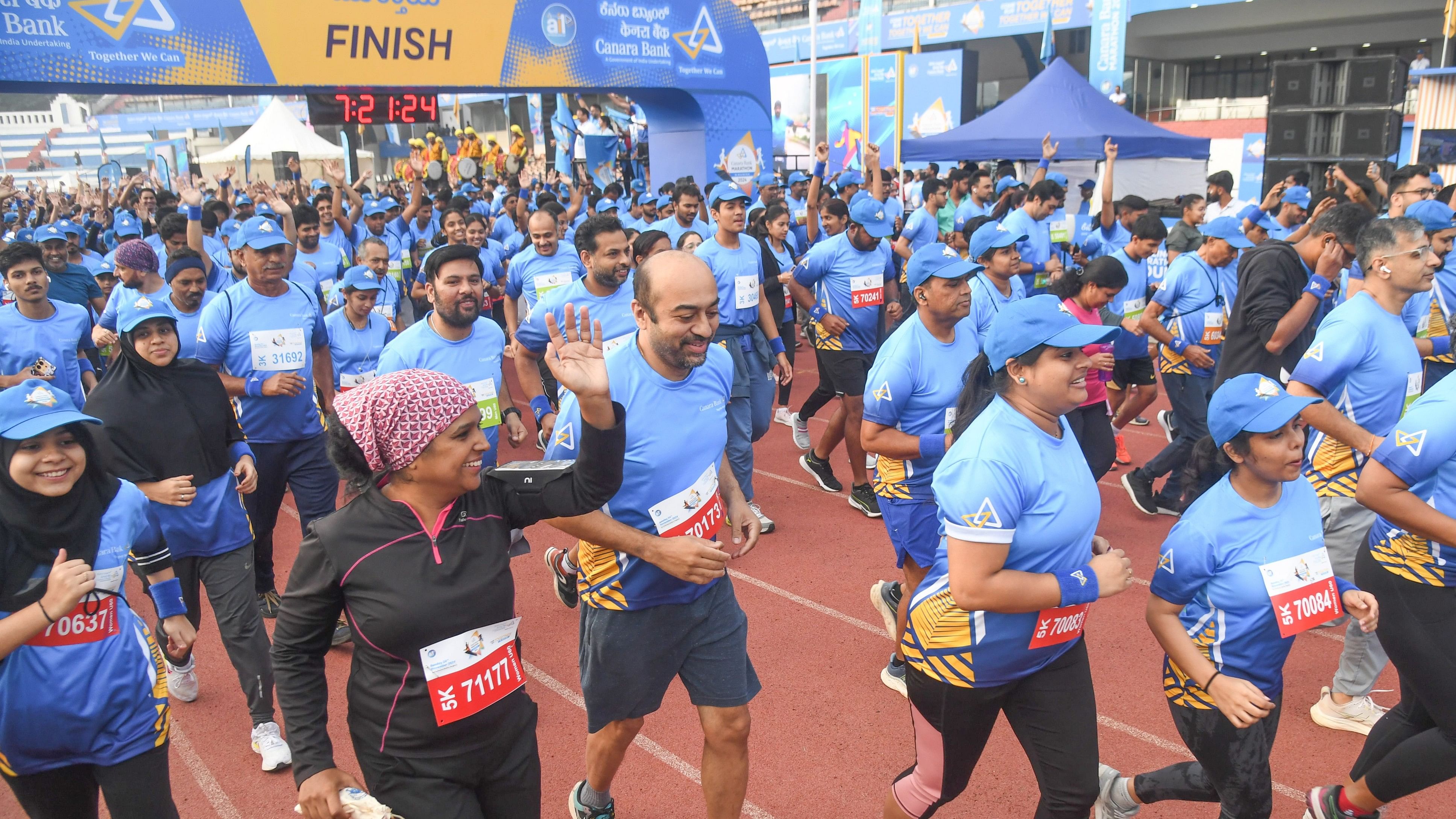 <div class="paragraphs"><p>Participants of the marathon at the Sree Kanteerava Stadium on Sunday. </p></div>