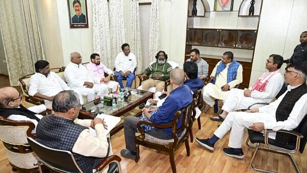 <div class="paragraphs"><p>Jharkhand Chief Minister and Jharkhand Mukti Morcha (JMM) leader Hemant Soren, Jharkhand Congress In-Charge Ghulam Ahmad Mir and others during a meeting of the INDIA alliance leaders after the Jharkhand Assembly elections, in Ranchi, Sunday, Nov. 24, 2024.</p></div>