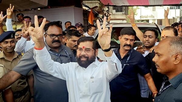 <div class="paragraphs"><p>Maharashtra Chief Minister Eknath Shinde flashes victory signs along with supporters.</p></div>