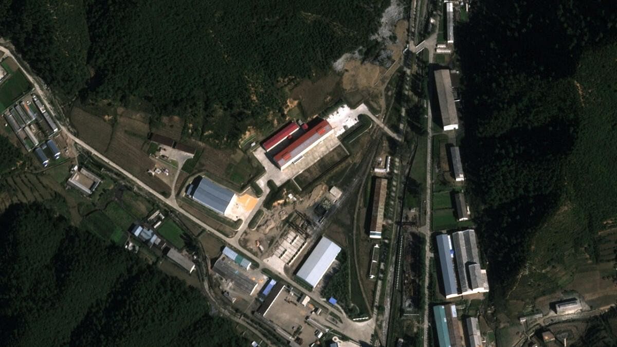 <div class="paragraphs"><p>A satellite image shows a suspected missile assembly building under construction, near Hamhung</p></div>