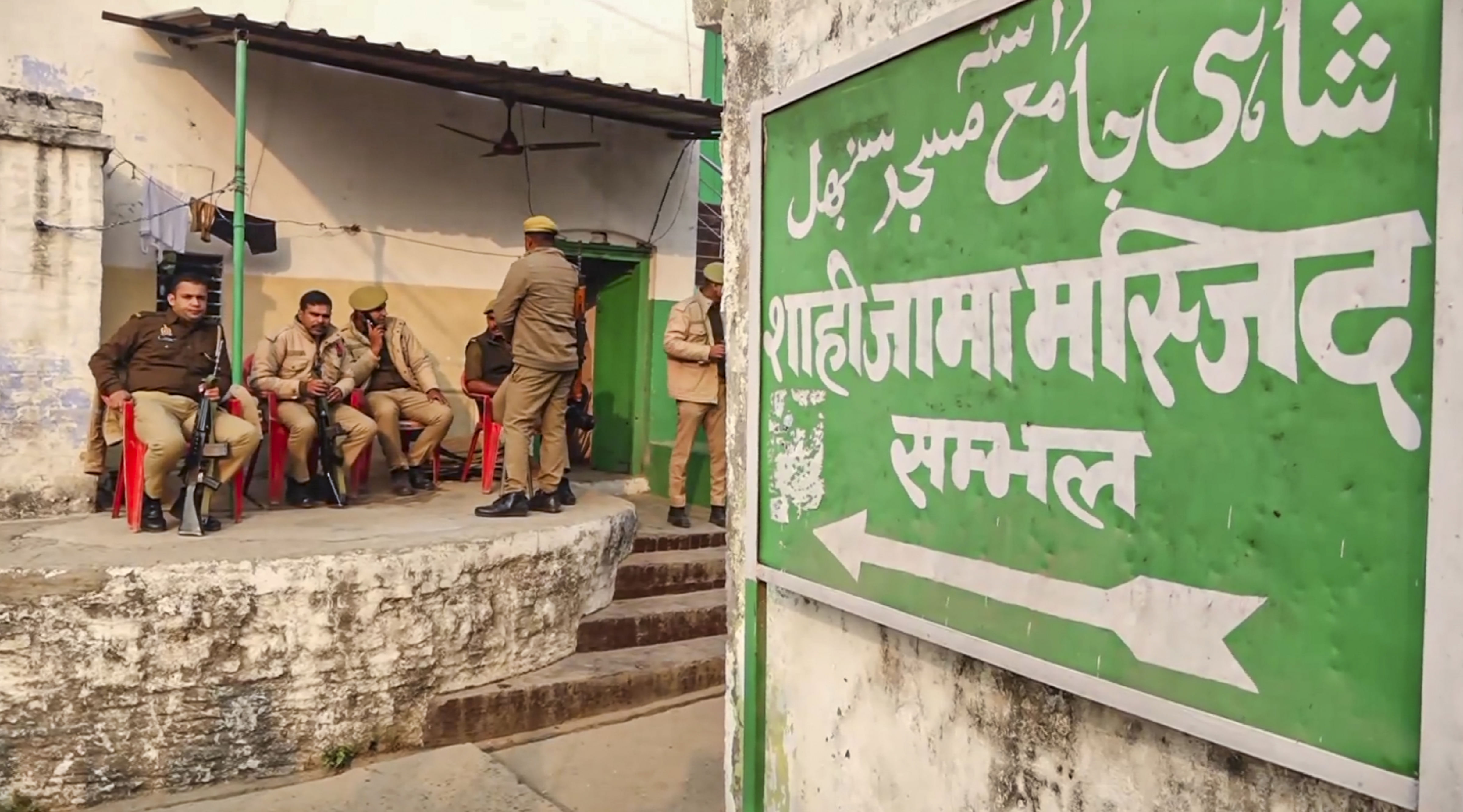 <div class="paragraphs"><p>Security personnel deployed to maintain law and order, a day after clashes between police and protesters opposing the survey of the Jama Masjid, in Sambhal, Uttar Pradesh, Monday, Nov 25, 2024. </p></div>