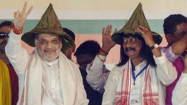 <div class="paragraphs"><p>File photo of Union Home Minister Amit Shah with NDA candidate Gopal Krishna Patar alias Raja Peter during a public meeting ahead of Jharkhand Assembly elections, in Ranchi.&nbsp;</p></div>