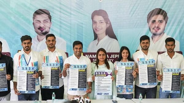 <div class="paragraphs"><p>Members of the National Students' Union of India (NSUI) during the launch of NSUI manifesto for the Delhi University Students' Union (DUSU) elections,.</p></div>