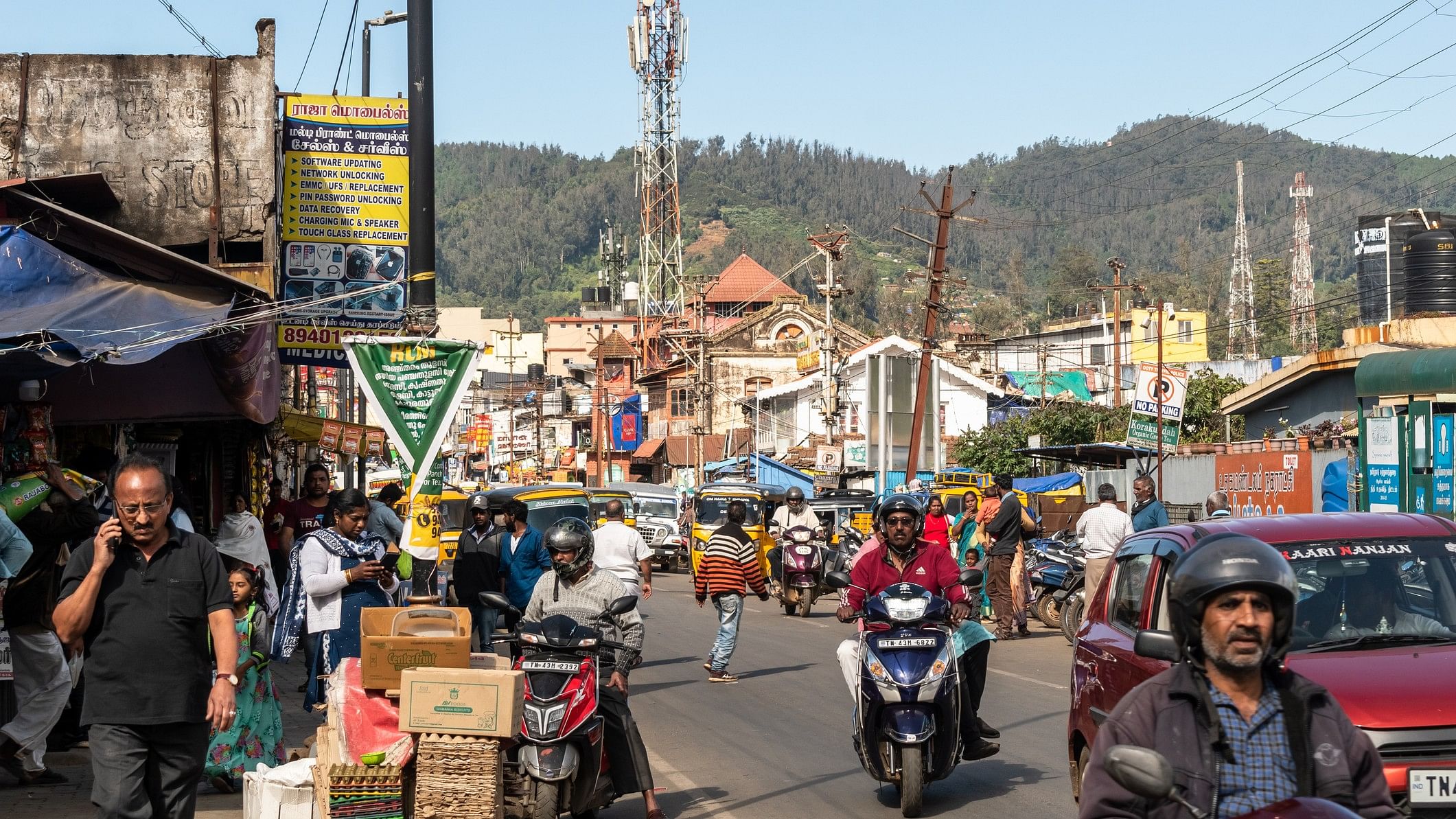 <div class="paragraphs"><p>A crowded market in Ooty.</p></div>