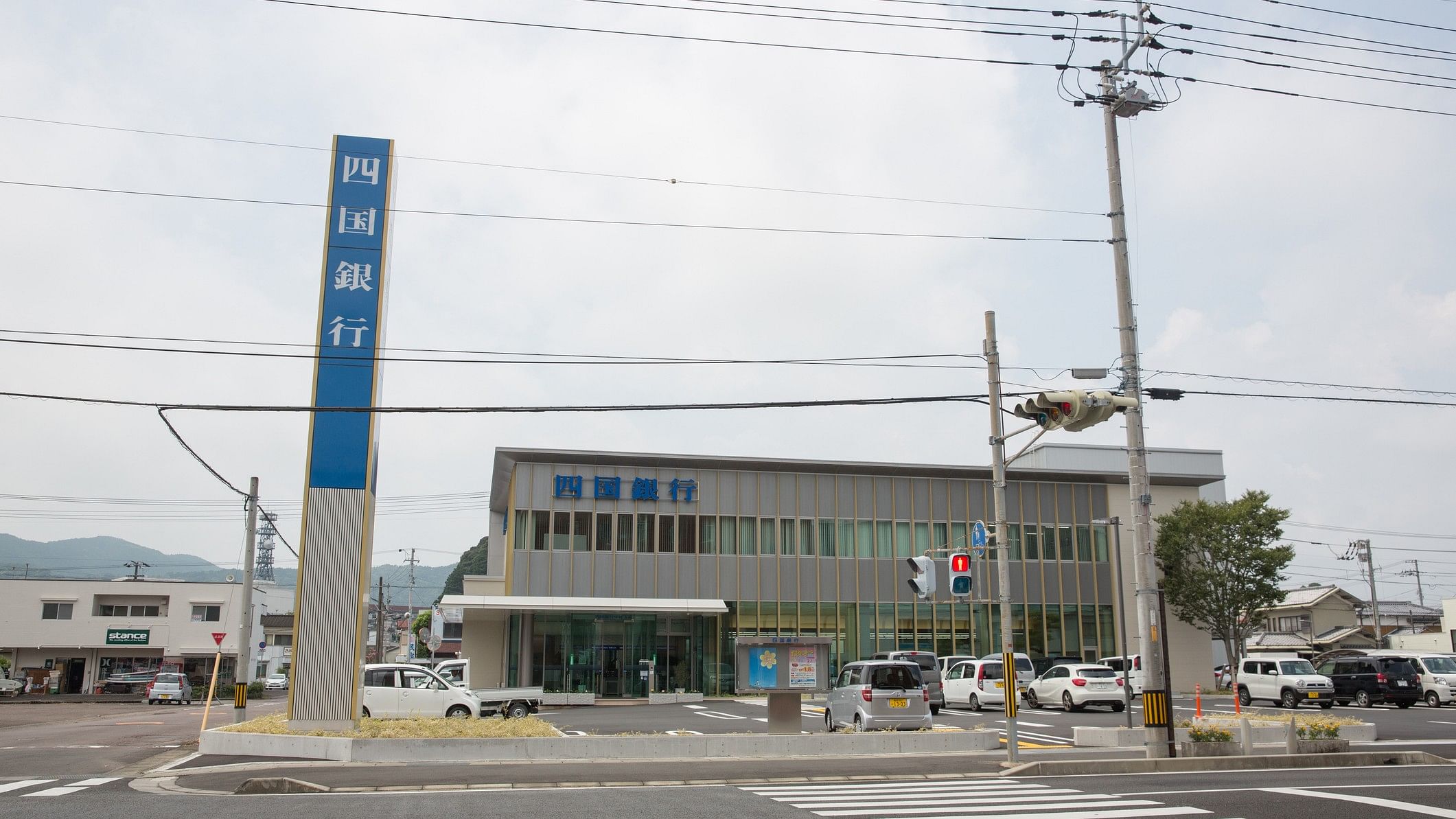 <div class="paragraphs"><p>View of the Shikoku Bank</p></div>