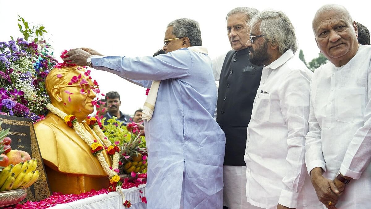 <div class="paragraphs"><p>Karnataka Chief Minister Siddaramaiah pays tribute at a bust of Dr. B R Ambedkar on 'Samvidhan Diwas', near Vidhana Soudha in Bengaluru, Tuesday, Nov. 26, 2024.</p></div>